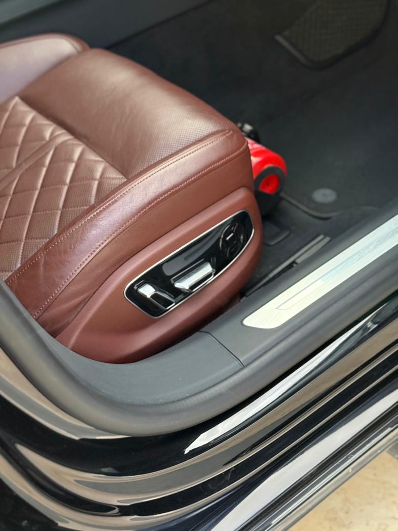 
								2022 Audi A8L 55TFSI full									