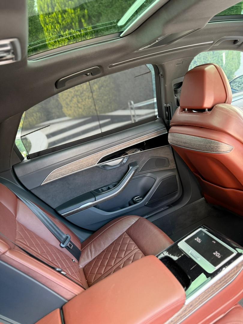 
								2022 Audi A8L 55TFSI full									