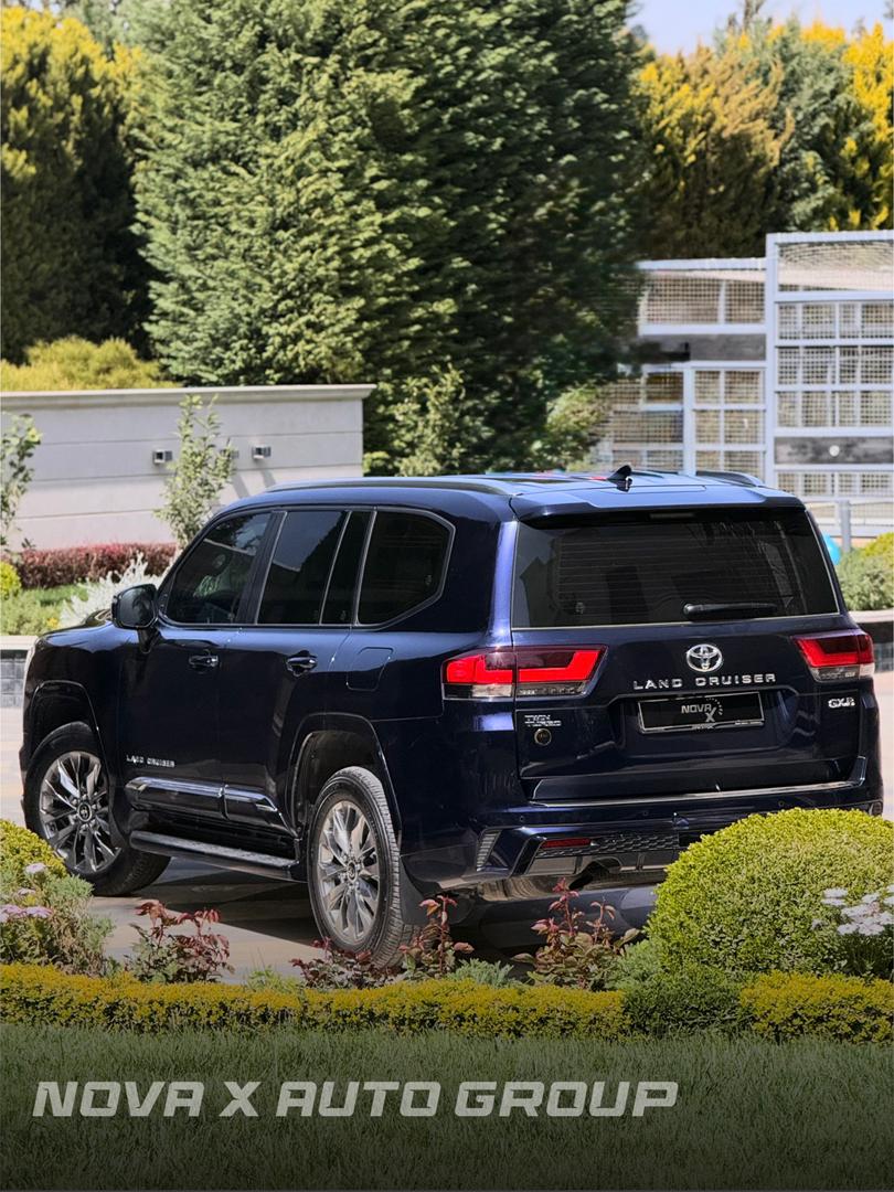 
								2024 Toyota Land Cruiser GXR (LC300) full									