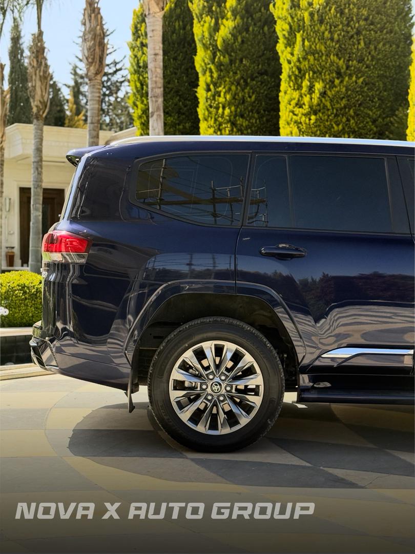 
								2024 Toyota Land Cruiser GXR (LC300) full									