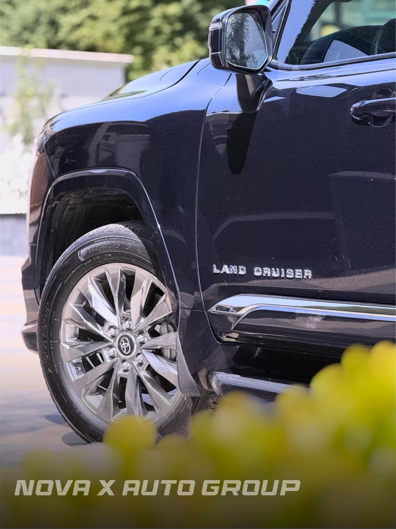 
								2024 Toyota Land Cruiser GXR (LC300) full									