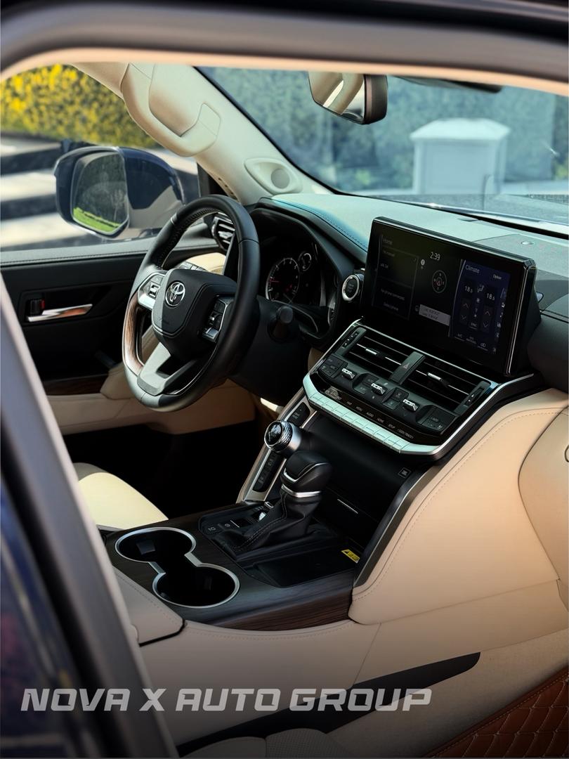 
								2024 Toyota Land Cruiser GXR (LC300) full									