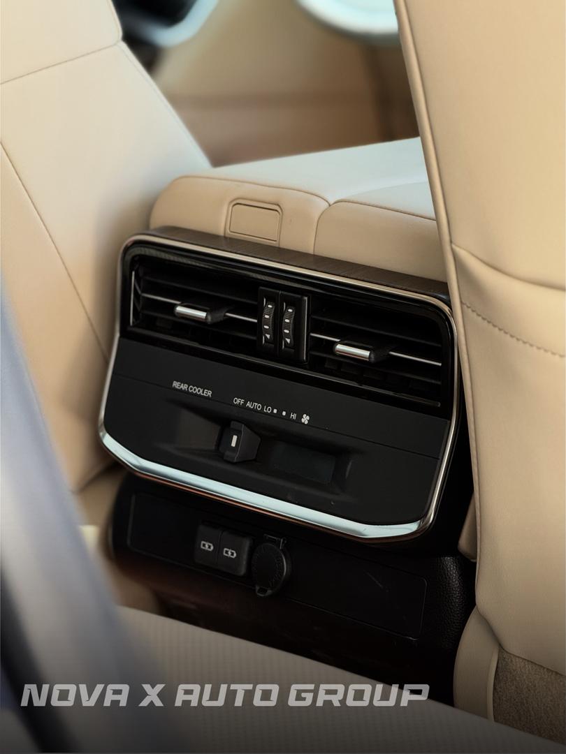 
								2024 Toyota Land Cruiser GXR (LC300) full									