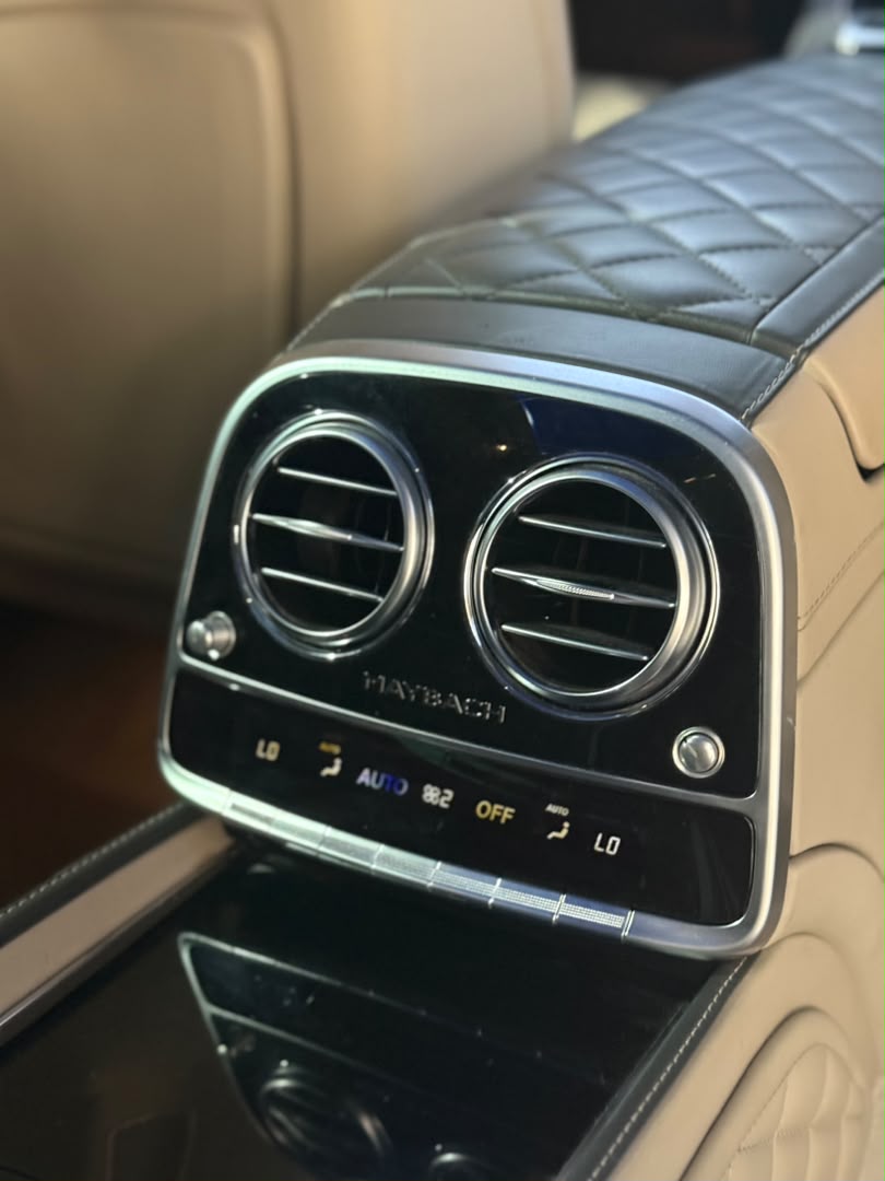 
								2015 Mercedes-Maybach S600 V12 full									